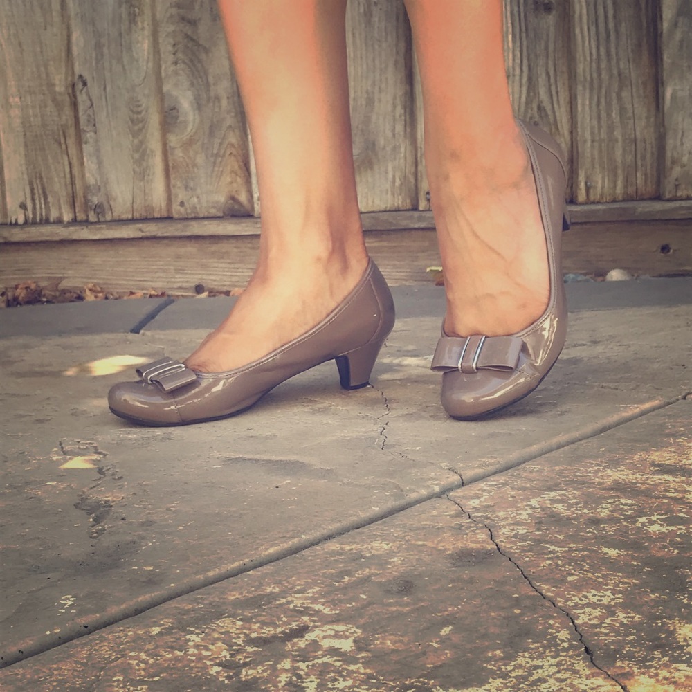 Bow kitten heels 8.5 vegan patent leather